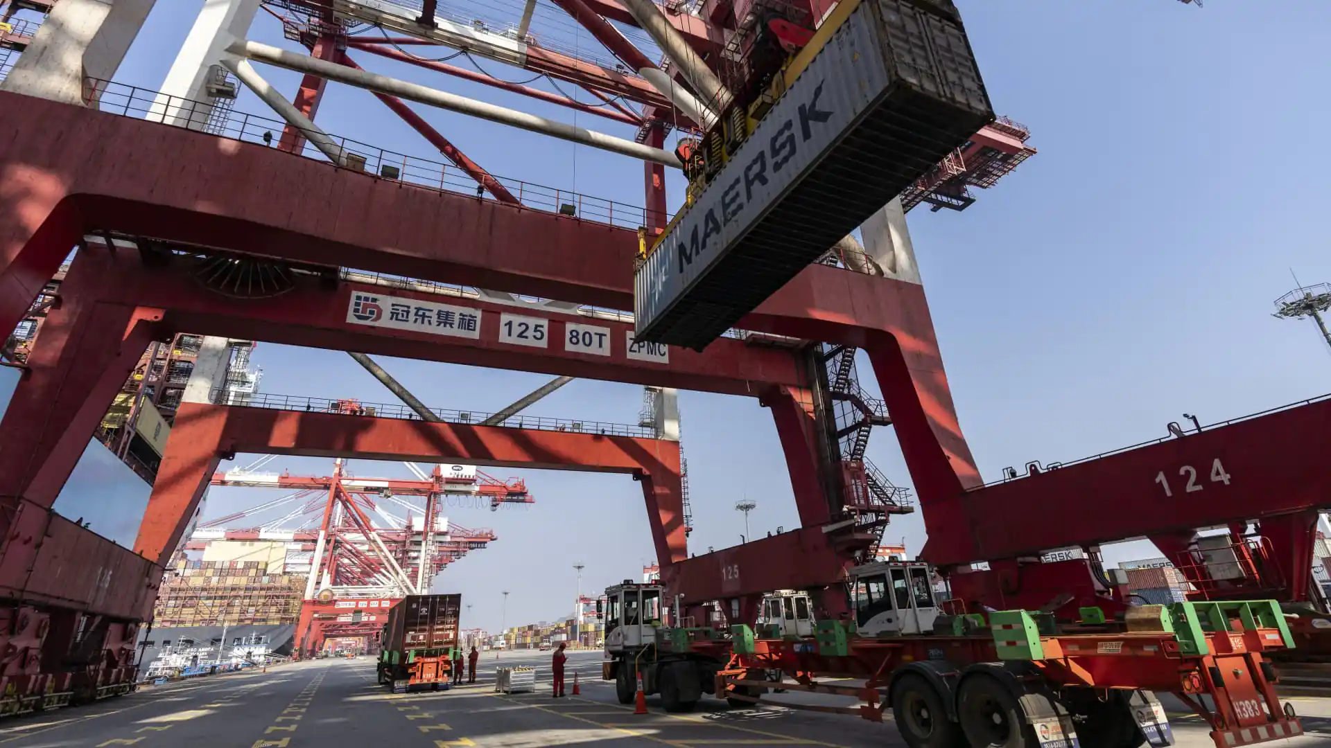 Chinese exports and imports rose much less than expected in September