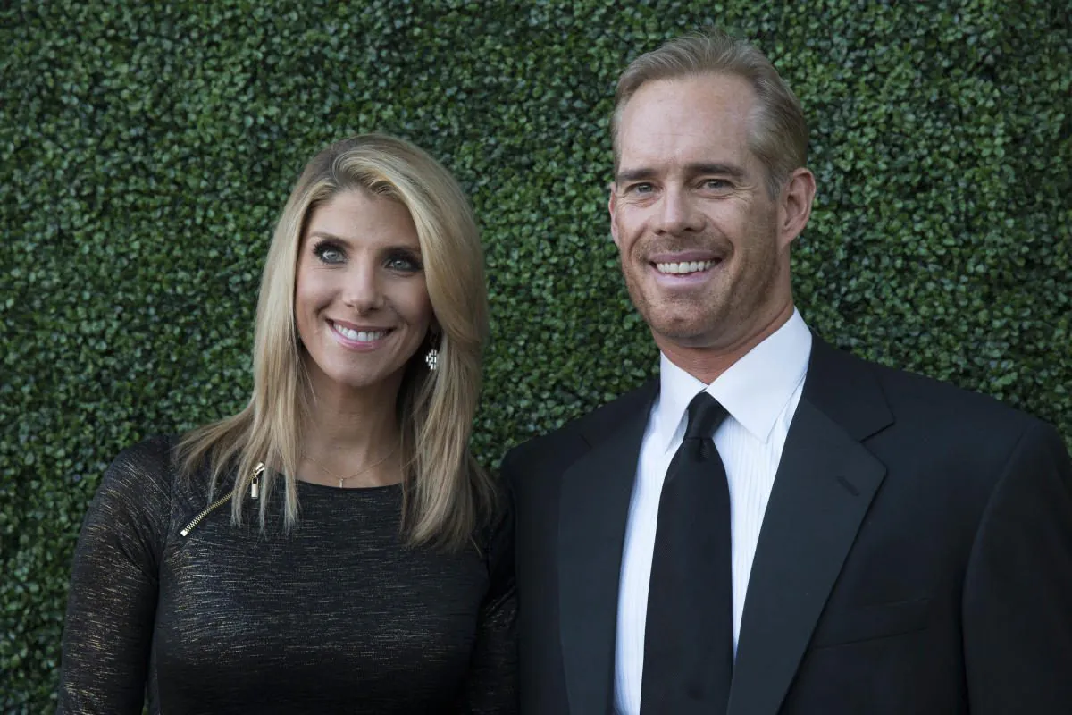 Joe Buck fractures wife’s ankle with golf shot in ‘freak accident’